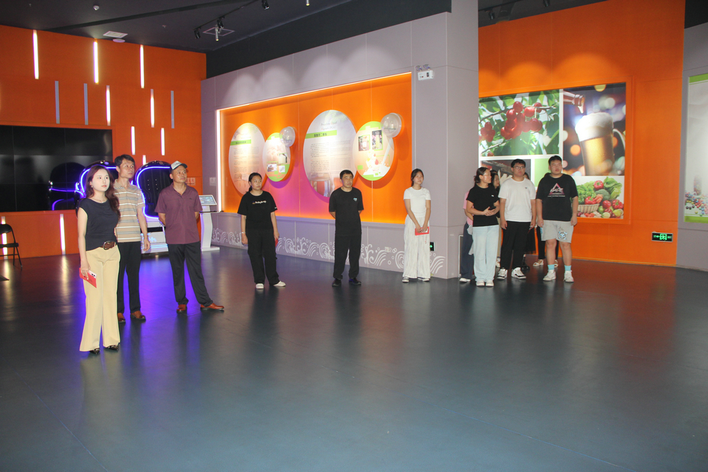 20250819情系職工子女  助力夢想啟航——潔晶集團舉行職工子女高考獎學(xué)金發(fā)放儀式6_1
