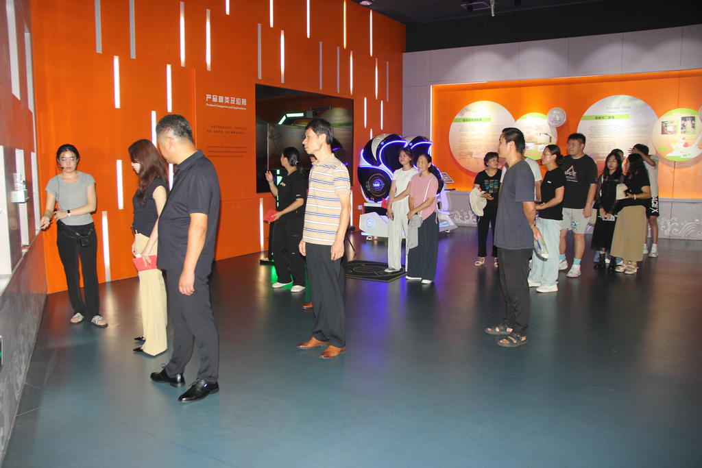 20250819情系職工子女  助力夢想啟航——潔晶集團舉行職工子女高考獎學(xué)金發(fā)放儀式7_1